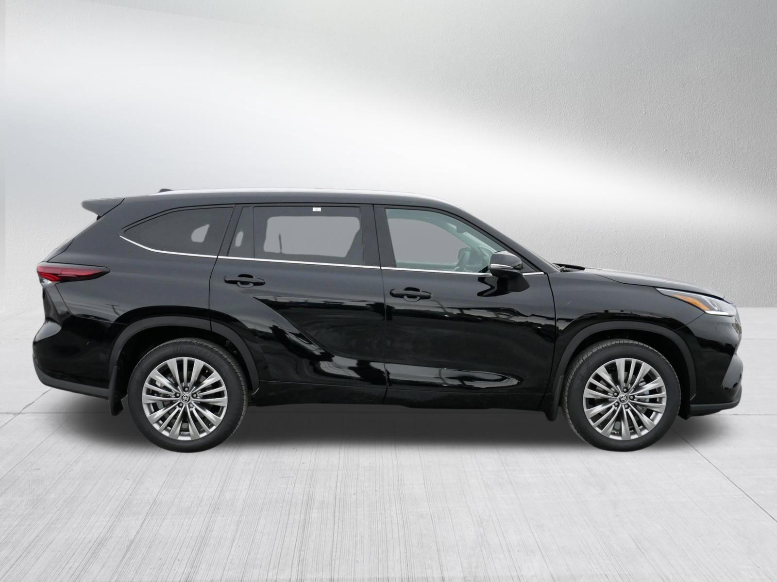Certified 2026 Toyota Highlander Platinum image 8