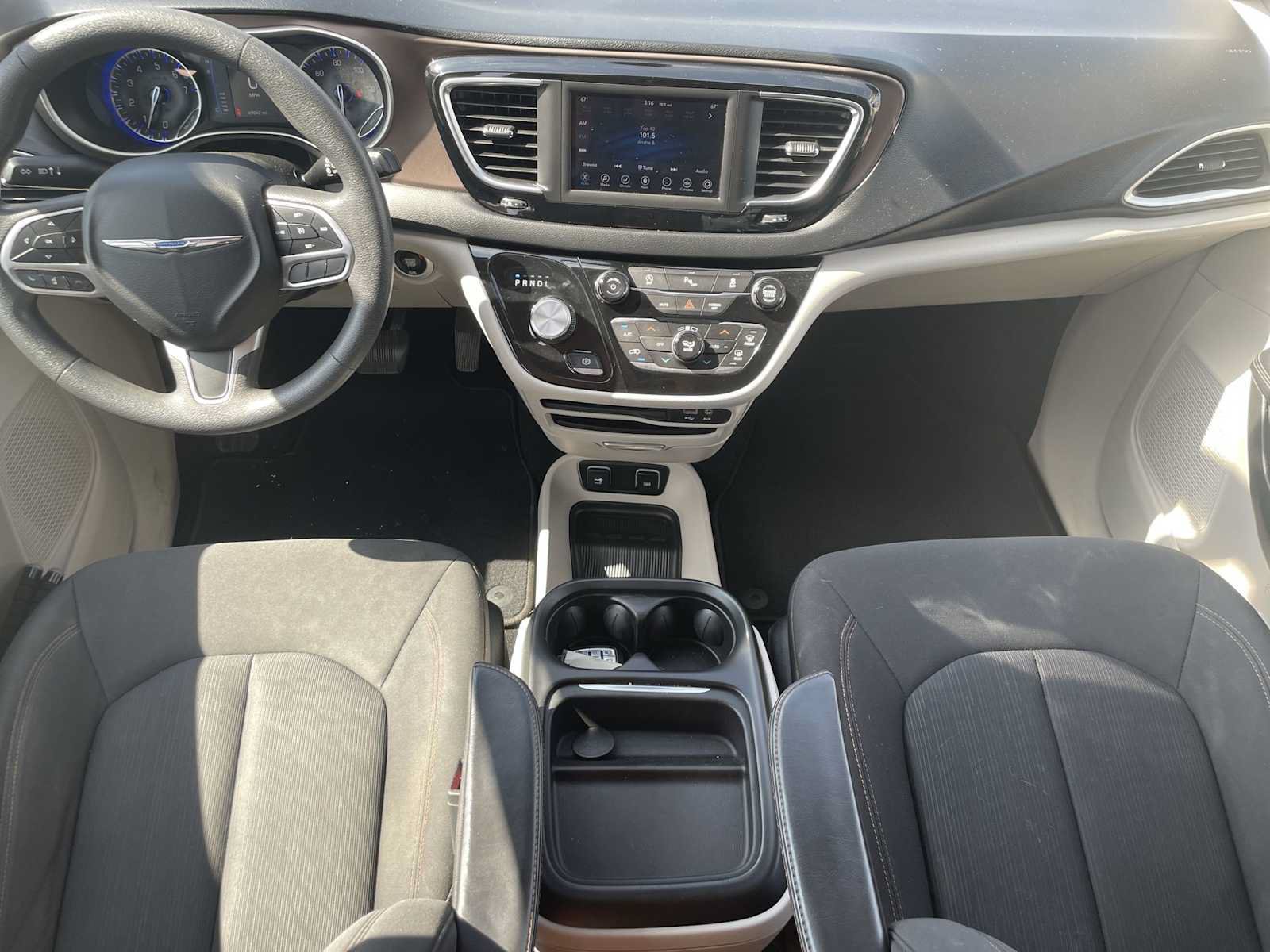 Used 2018 Chrysler Pacifica Touring Plus w/ Tire & Wheel Group FWD image 20
