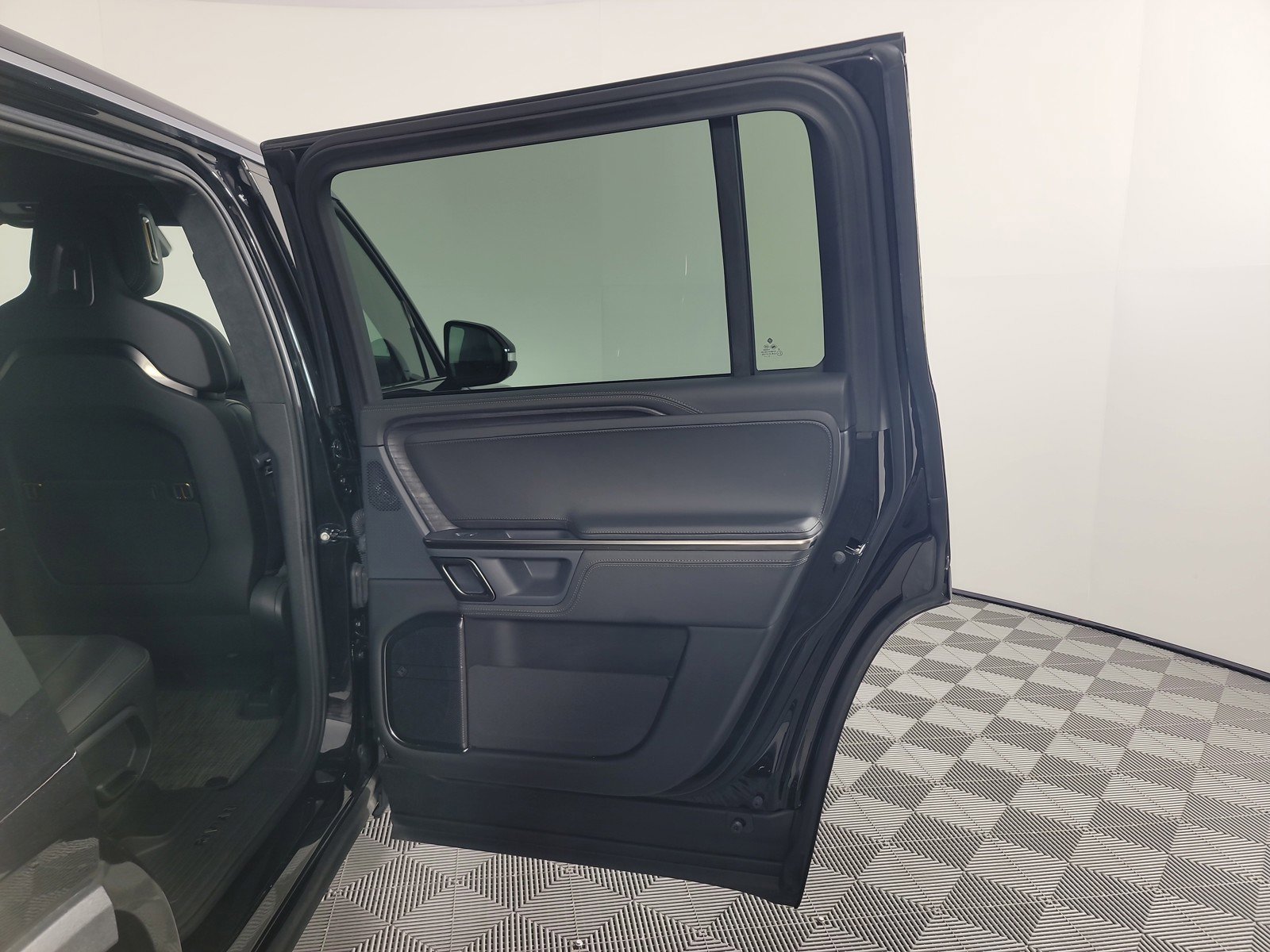 Used 2024 Rivian R1S Adventure image 19