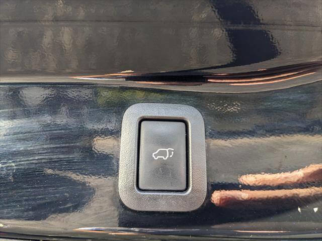 Used 2019 Toyota Highlander AWD V6 image 16