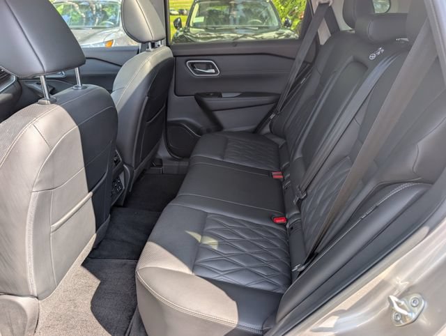 Used 2023 Nissan Rogue Platinum w/ Platinum Premium Package FWD image 15