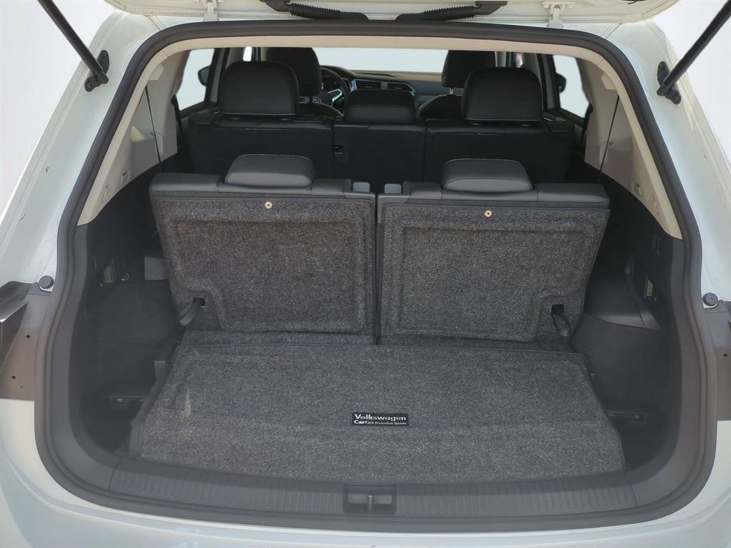Used 2022 Volkswagen Tiguan SE w/ Panoramic Sunroof Package FWD image 14