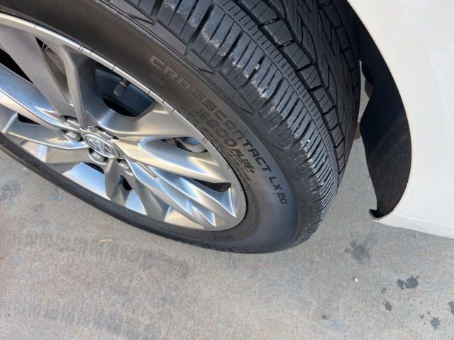 Used 2024 Buick Enclave Avenir w/ Avenir Technology Package image 8