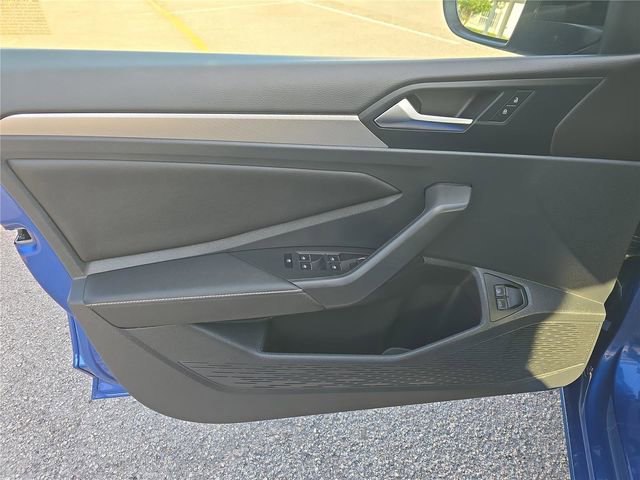 Used 2024 Volkswagen Jetta Sport image 11