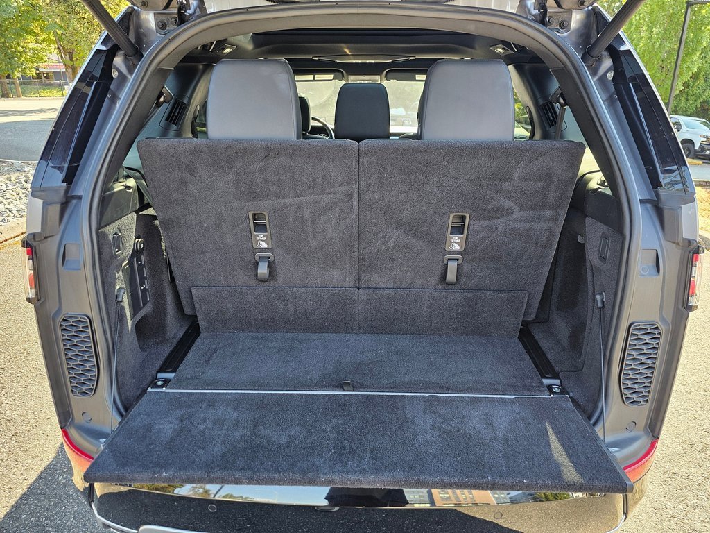 Used 2020 Land Rover Discovery Landmark image 24