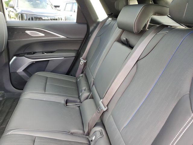 Used 2024 Cadillac Lyriq Sport image 13