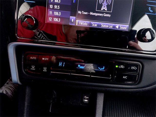 Used 2019 Toyota Corolla L image 18