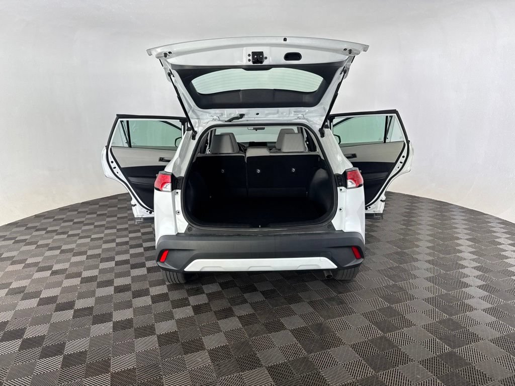Used 2023 Toyota Corolla Cross L AWD/4WD image 17