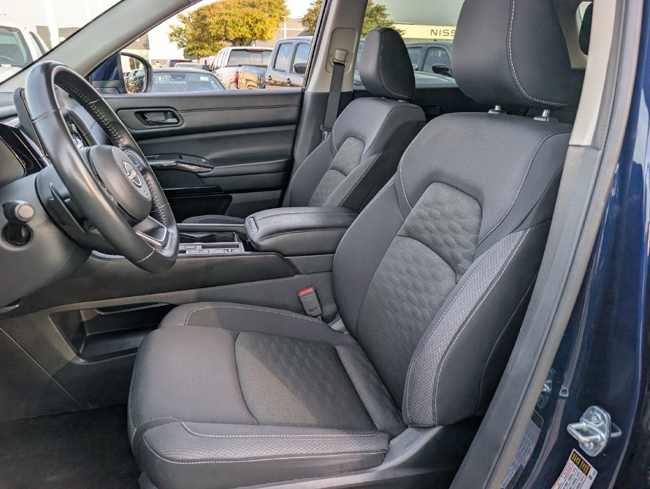 Used 2024 Nissan Pathfinder SV FWD image 27