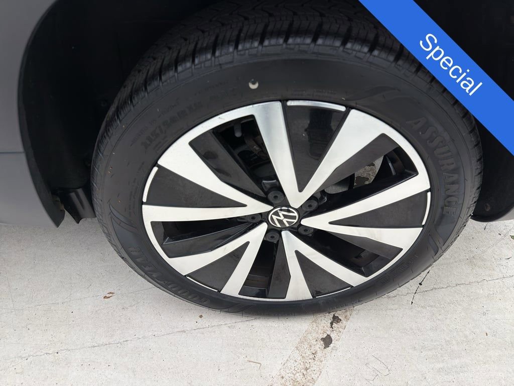 Used 2024 Volkswagen Taos SE image 6