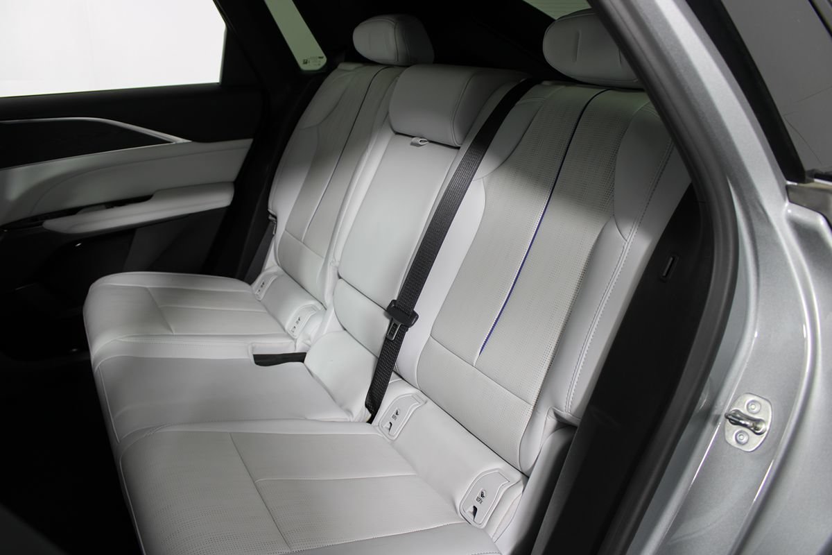 Used 2024 Cadillac Lyriq Luxury AWD/4WD image 27