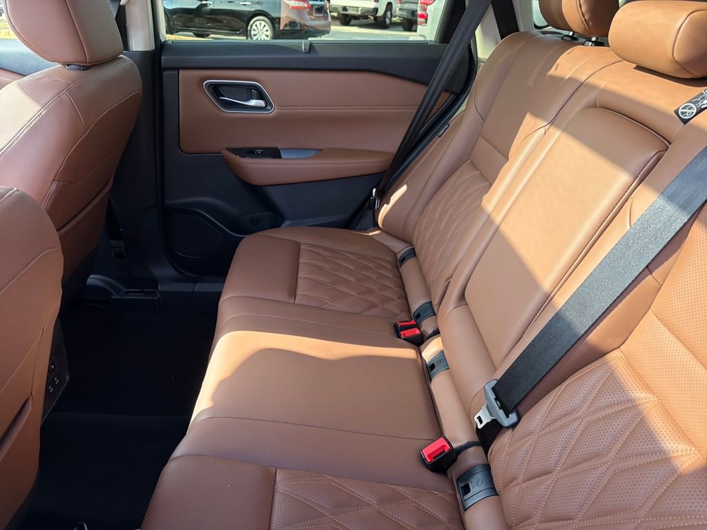 Used 2024 Nissan Rogue Platinum w/ Platinum Premium Package image 33