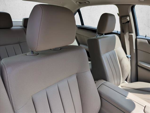 Used 2010 Mercedes-Benz E 550 Sedan image 24