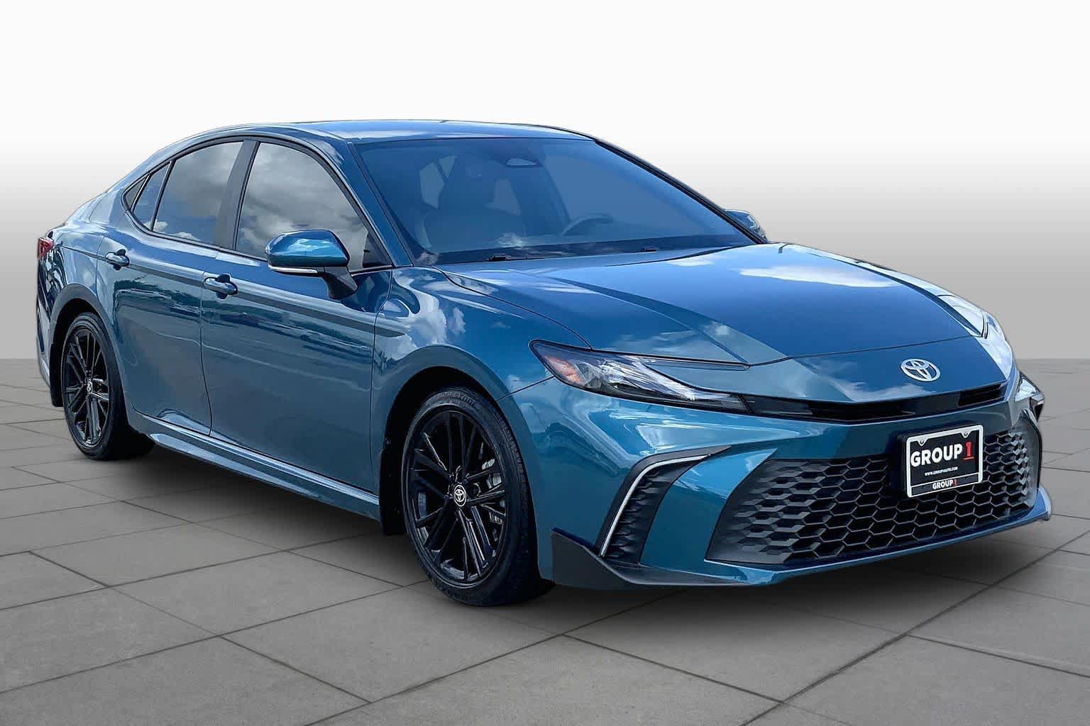 Used 2025 Toyota Camry SE FWD image 5