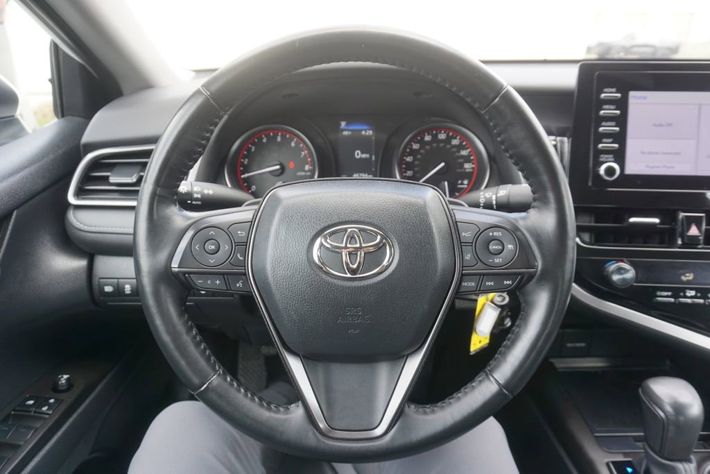 Used 2023 Toyota Camry SE image 3