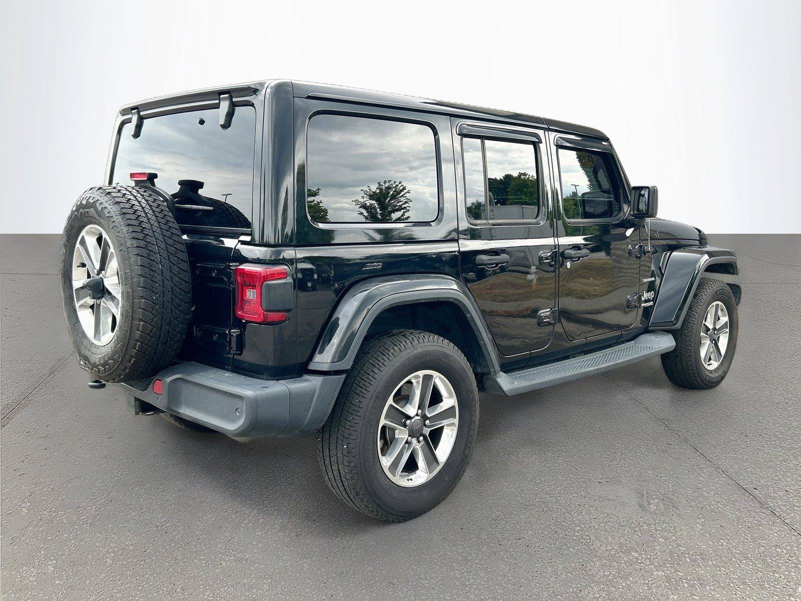 Used 2018 Jeep Wrangler Unlimited Sahara AWD/4WD image 4