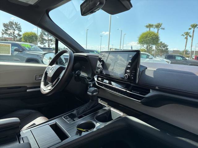 Certified 2023 Toyota Sienna Platinum FWD image 21