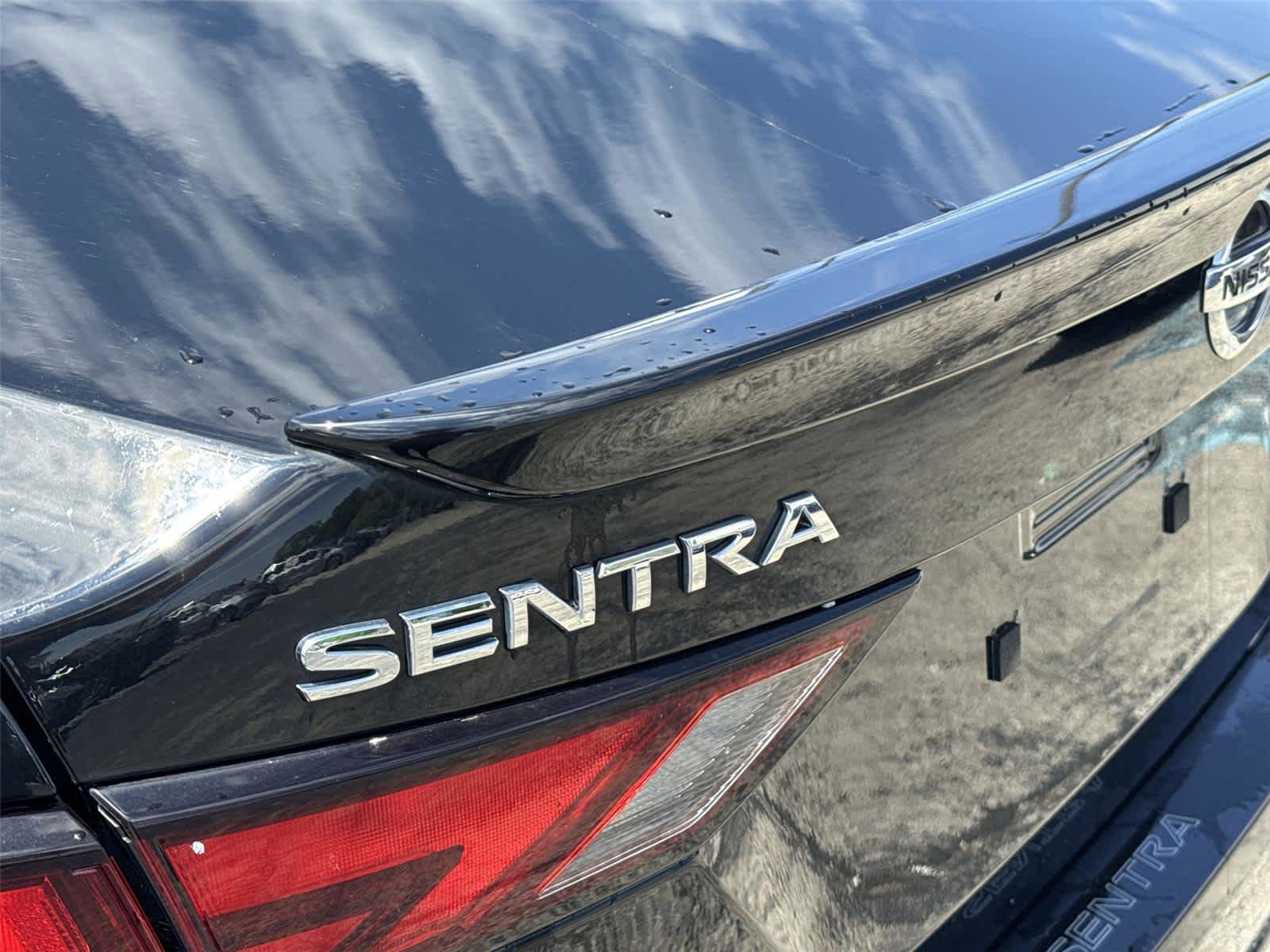 Used 2020 Nissan Sentra SR w/ Premium Package FWD image 11