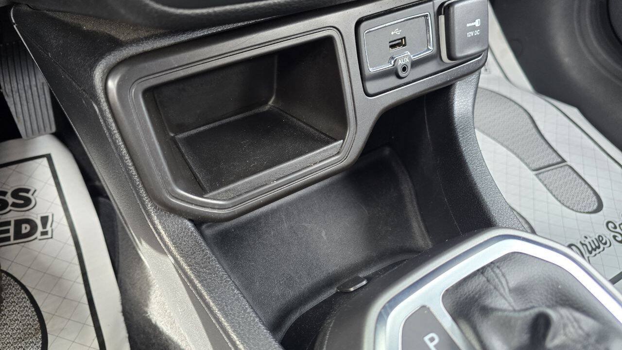 Used 2019 Jeep Renegade Limited w/ Quick Order Package 22P FWD image 24