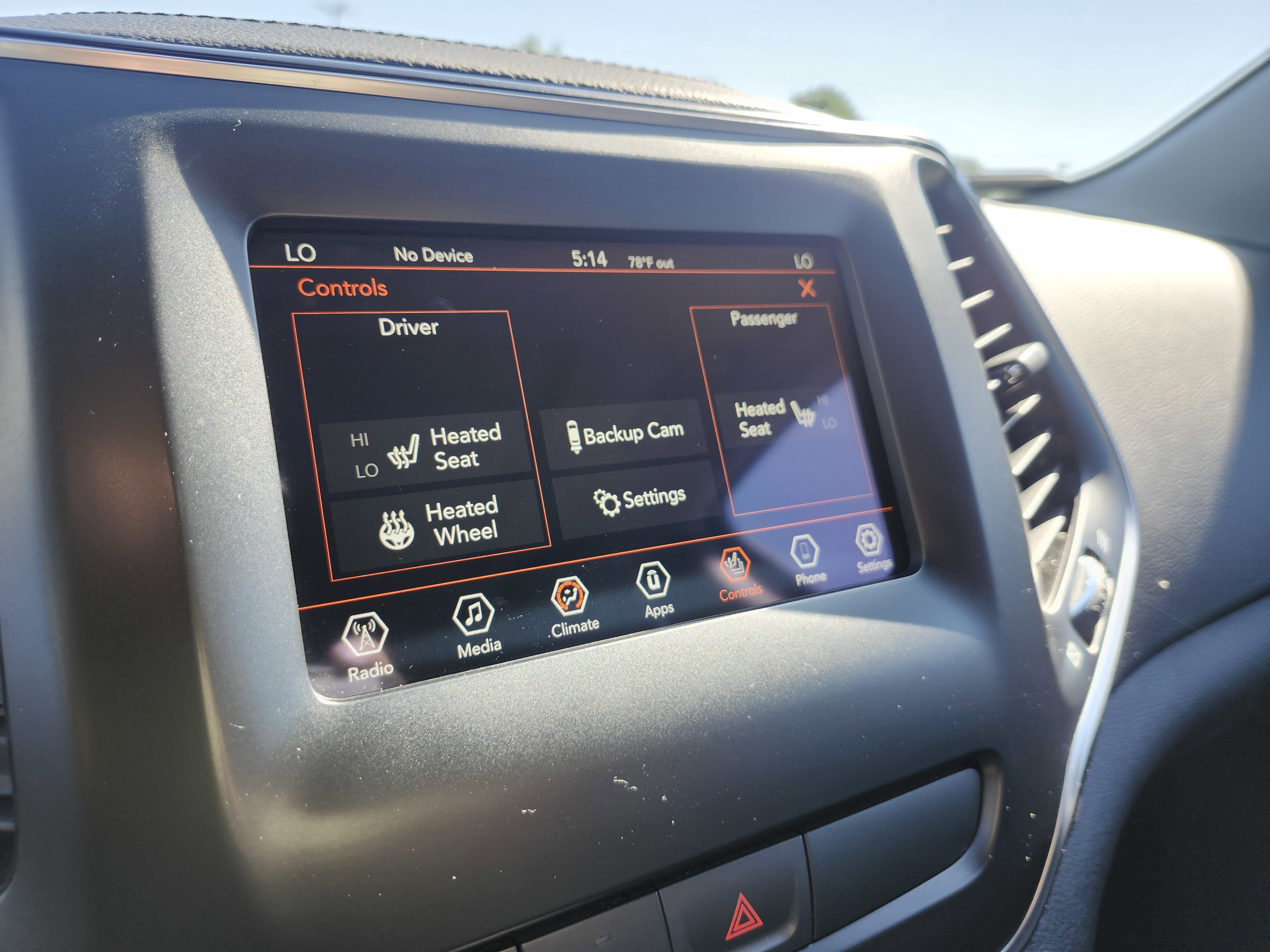 Used 2019 Jeep Cherokee Latitude Plus w/ Comfort/Convenience Group AWD/4WD image 8