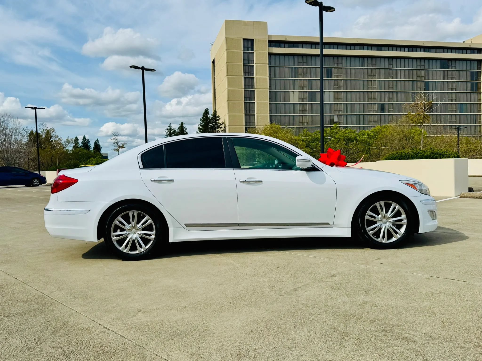 Used 2014 Hyundai Genesis 3.8 RWD image 6