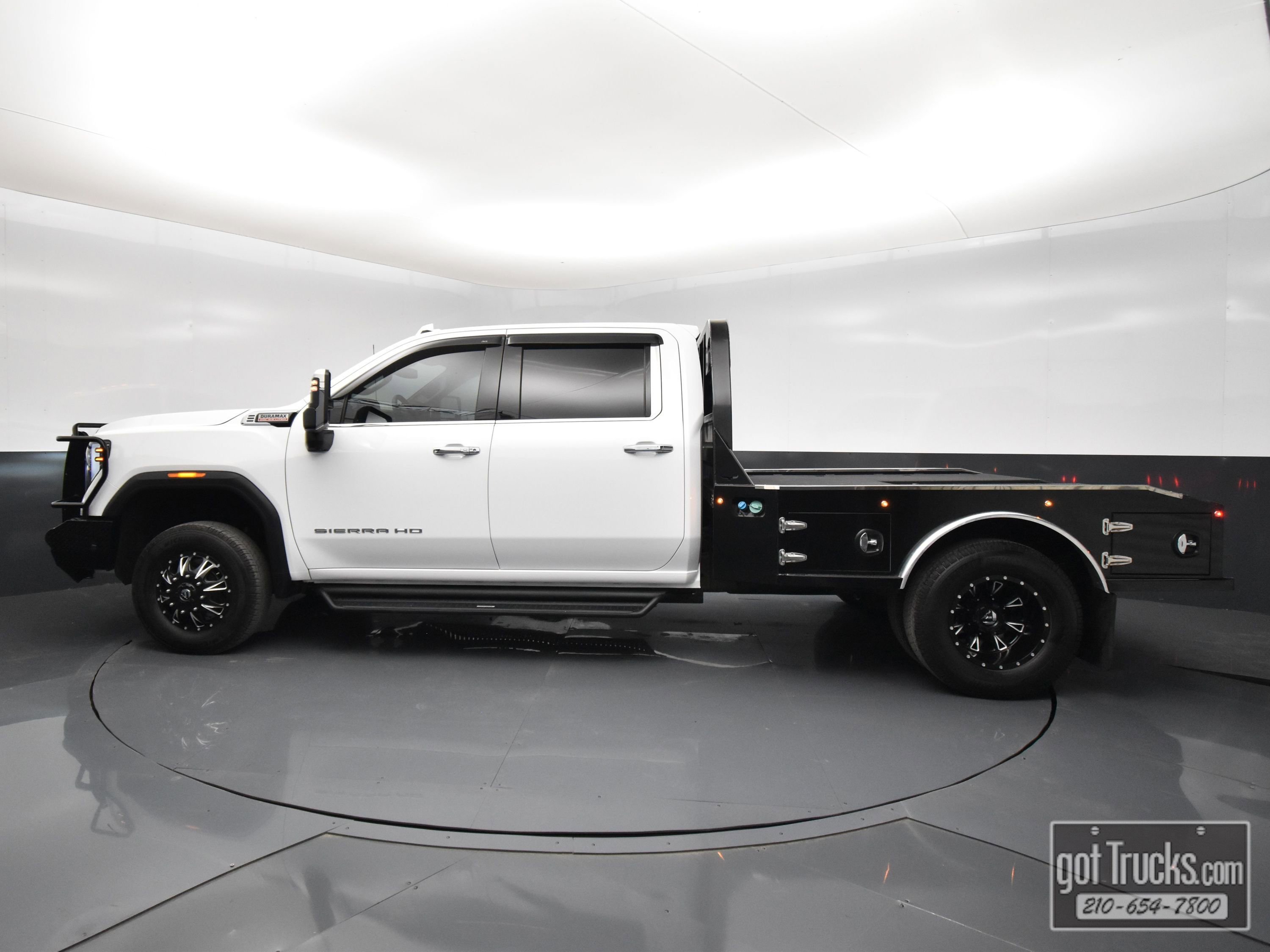 Used 2024 GMC Sierra 3500 SLT w/ SLT Convenience Package image 3