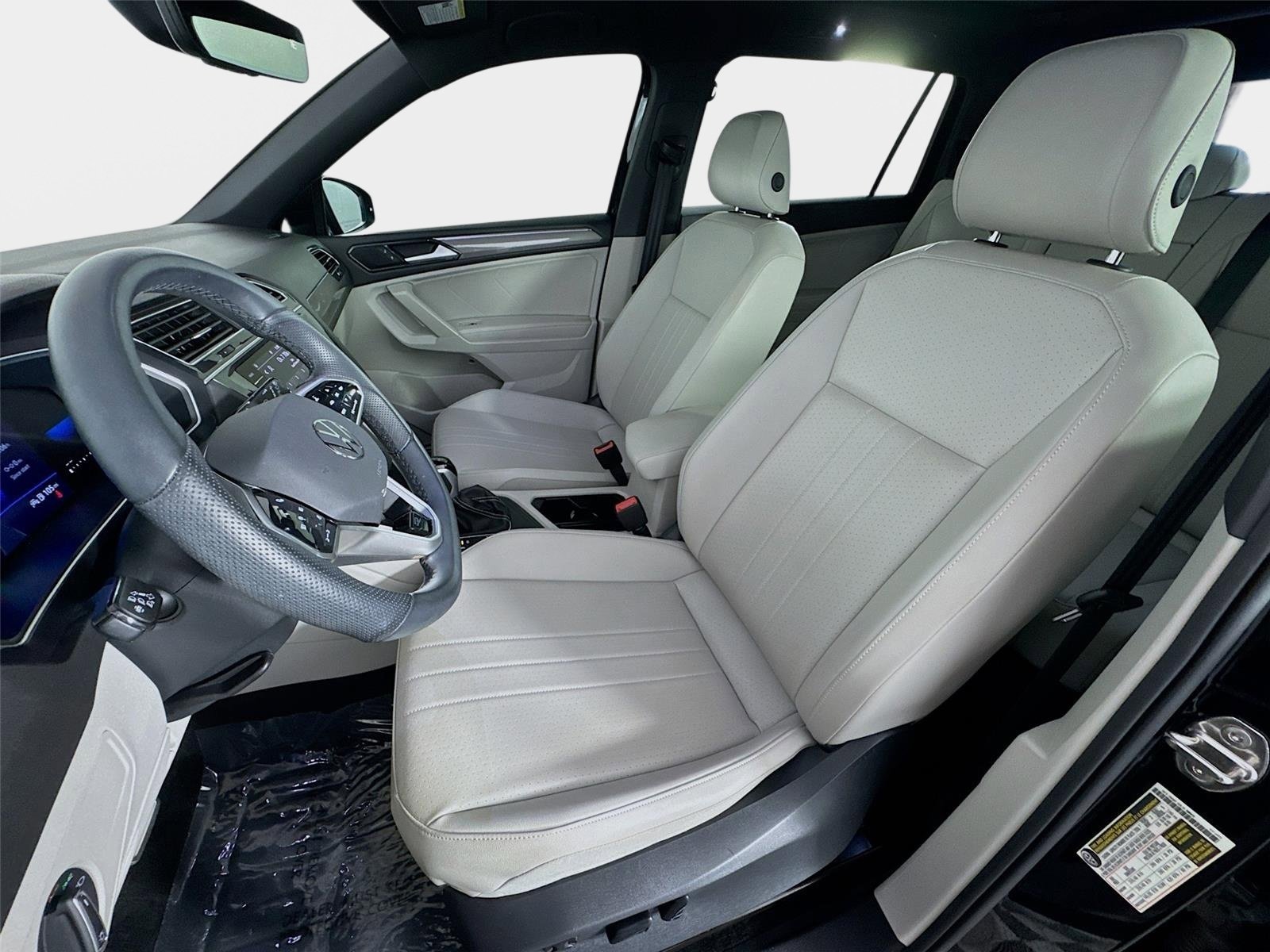 Used 2024 Volkswagen Tiguan SE R-Line FWD image 12