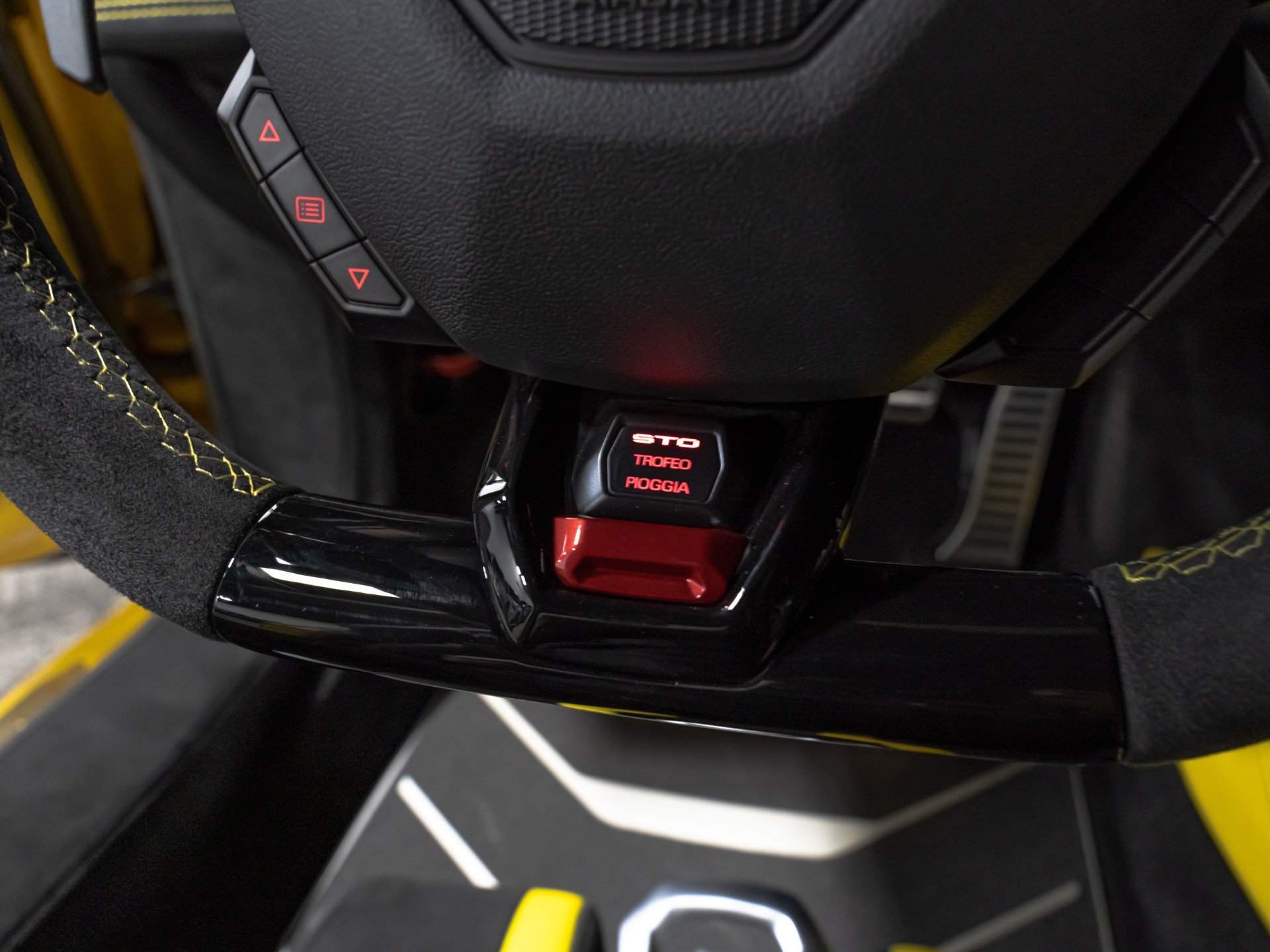 Used 2022 Lamborghini Huracan STO RWD image 51