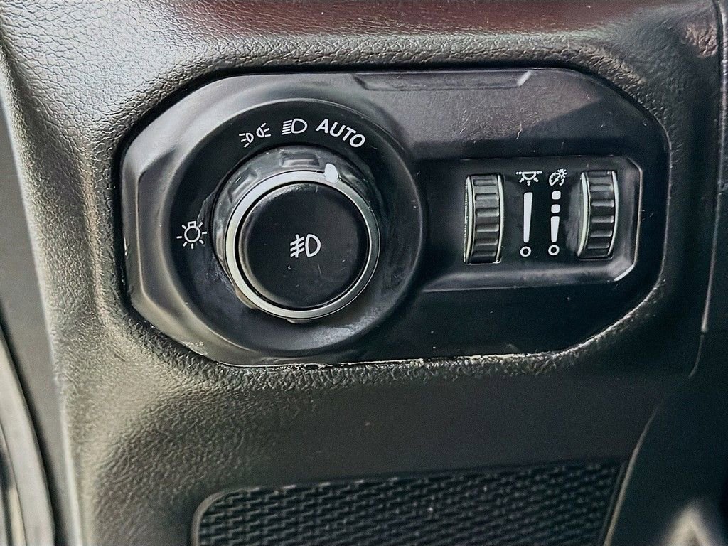 Used 2022 Jeep Wrangler Unlimited Rubicon w/ Cold Weather Group image 28