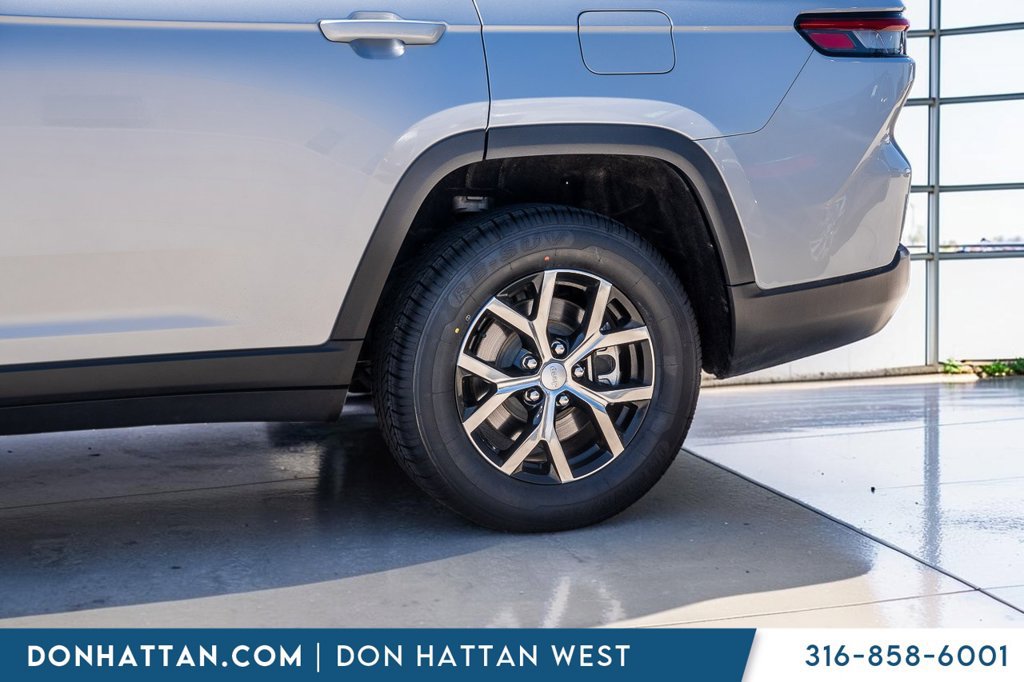 Used 2023 Jeep Grand Cherokee L Limited w/ Trailer Tow Group (B) AWD/4WD image 35