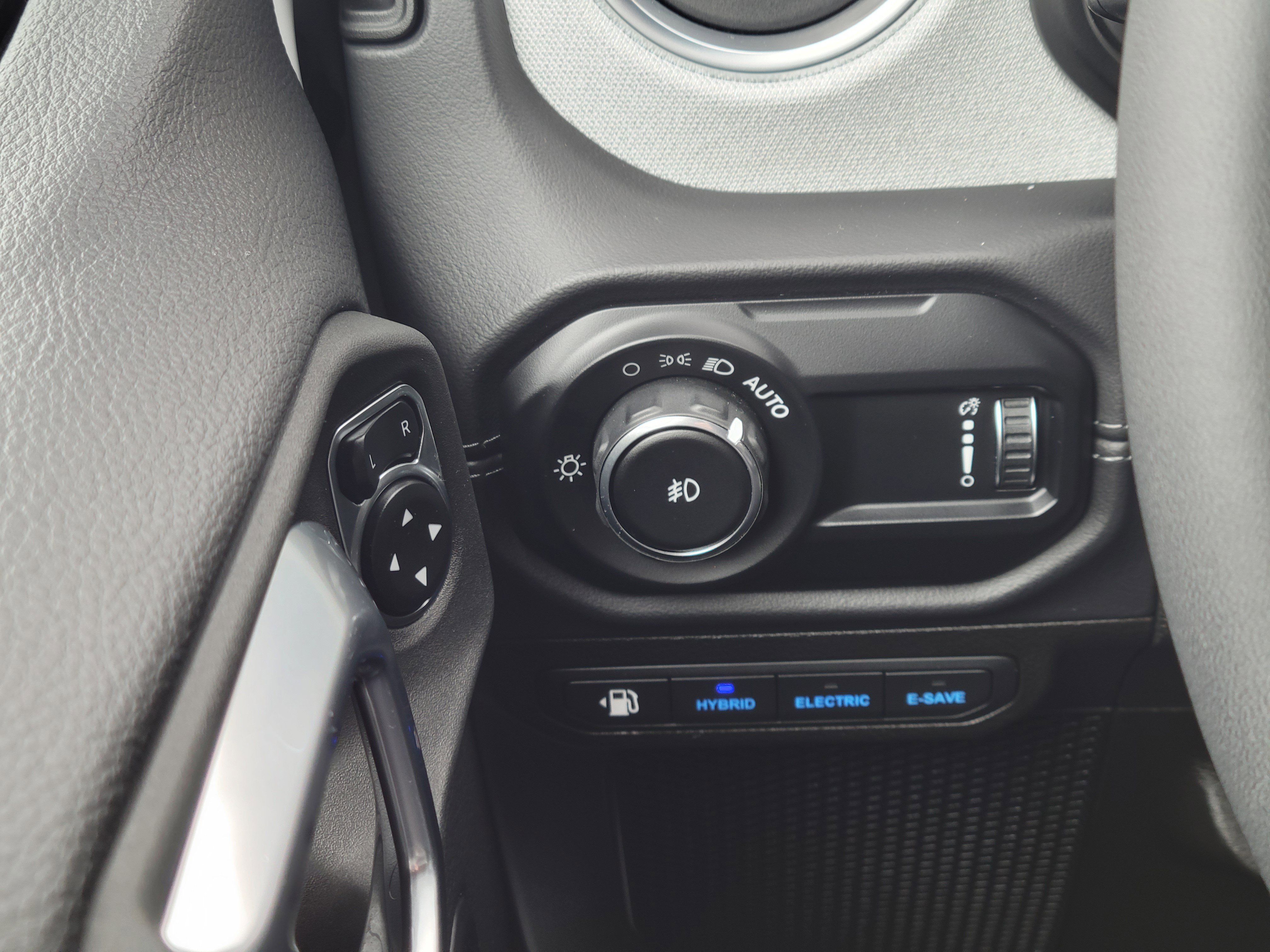 Used 2025 Jeep Wrangler Unlimited Sahara w/ Safety Group image 10