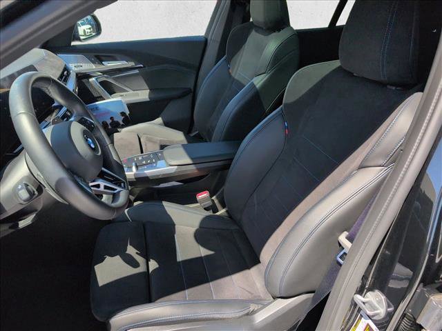 Used 2025 BMW X2 xDrive28i w/ Technology Package image 17