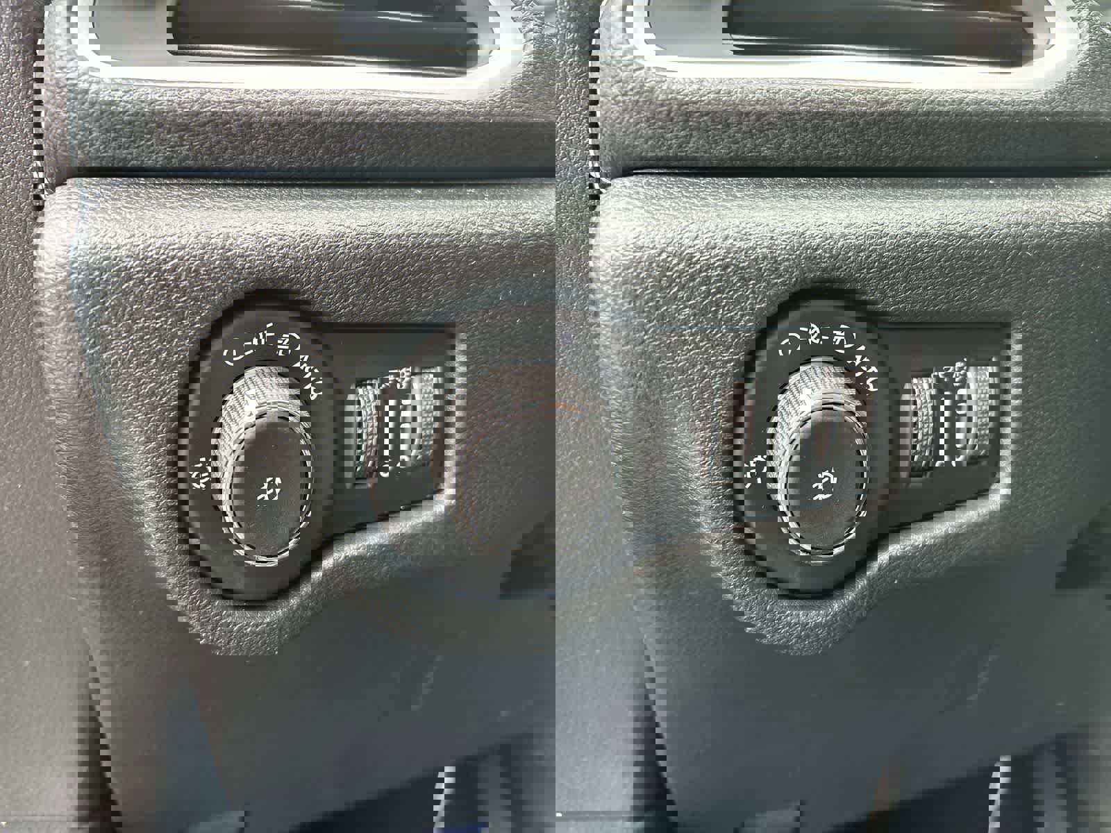 New 2026 Chrysler Pacifica Select image 10