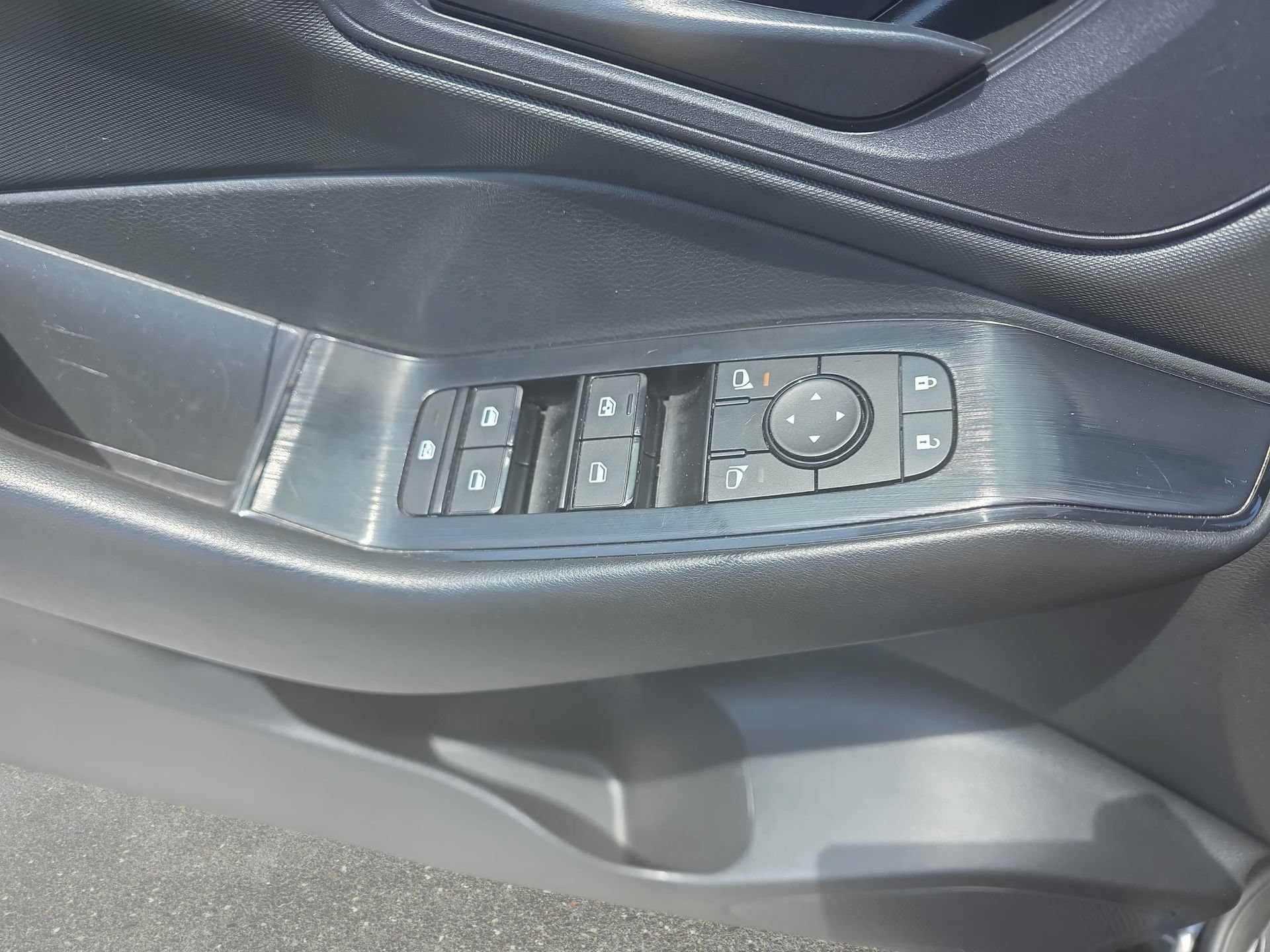 Used 2024 Nissan Rogue S FWD image 26