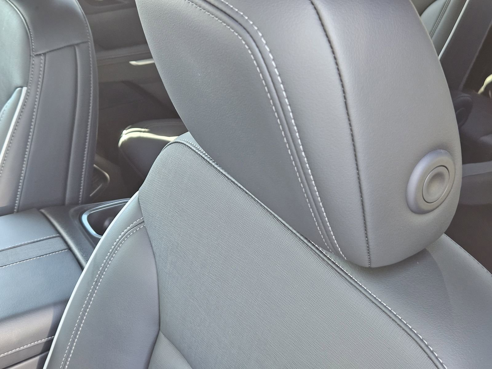 Used 2025 Buick Enclave Preferred FWD image 33