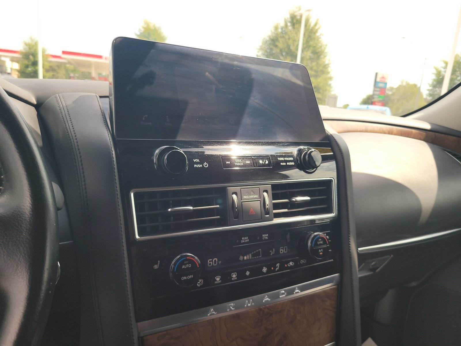 Used 2021 Nissan Armada SL w/ Captain's Chairs Package RWD image 18