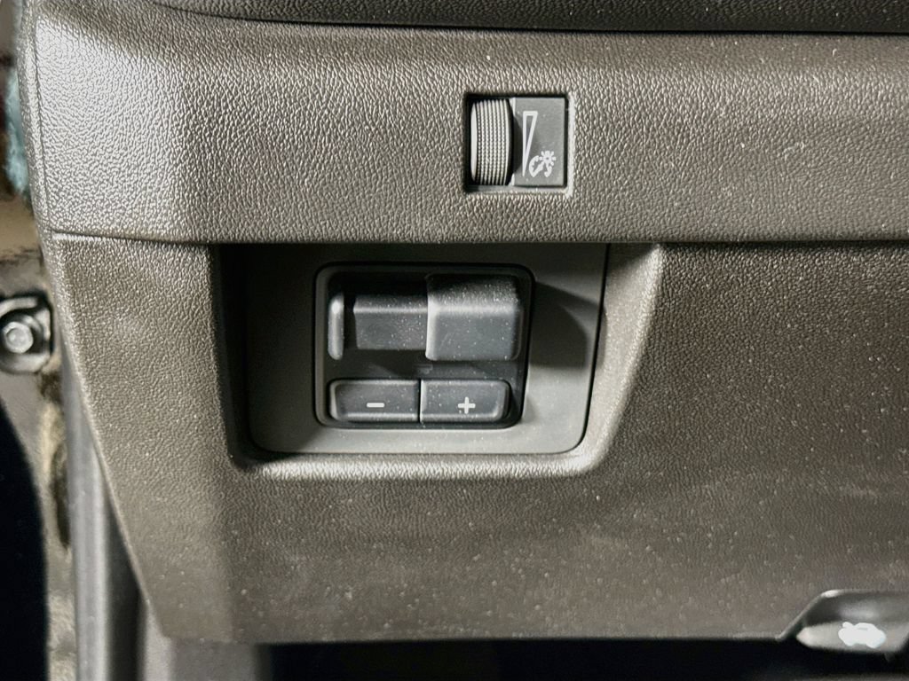 Used 2024 Chevrolet Colorado LT w/ LT Convenience Package II AWD/4WD image 10