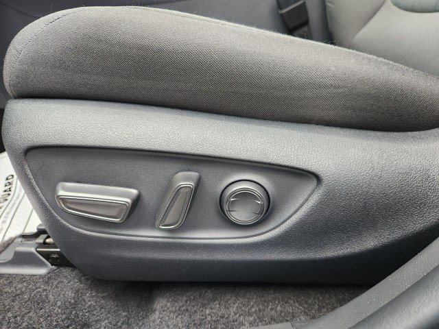 Used 2025 Toyota RAV4 XLE image 32