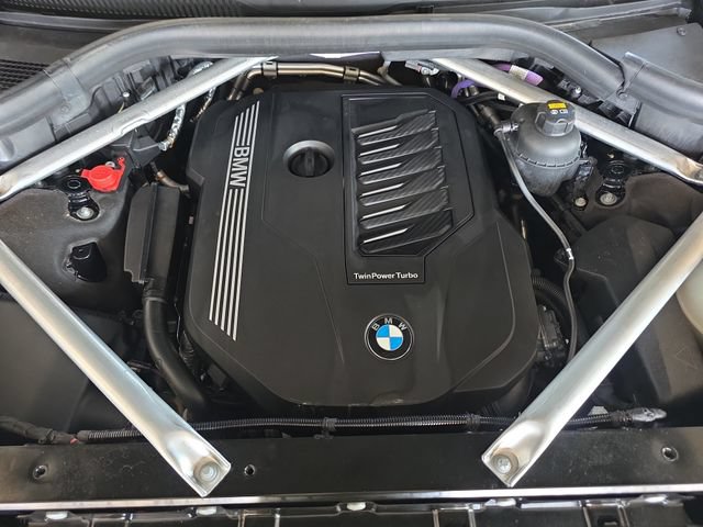 Used 2022 BMW X7 xDrive40i w/ M Sport Package AWD/4WD image 34