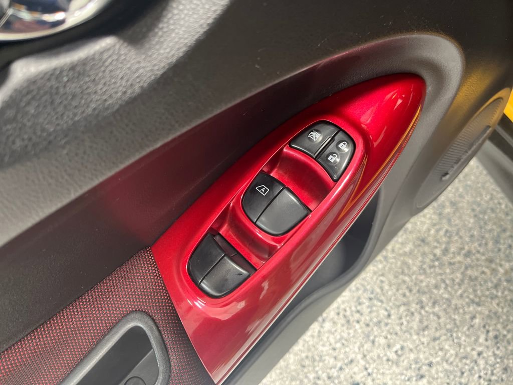 Used 2017 Nissan Juke SL image 11