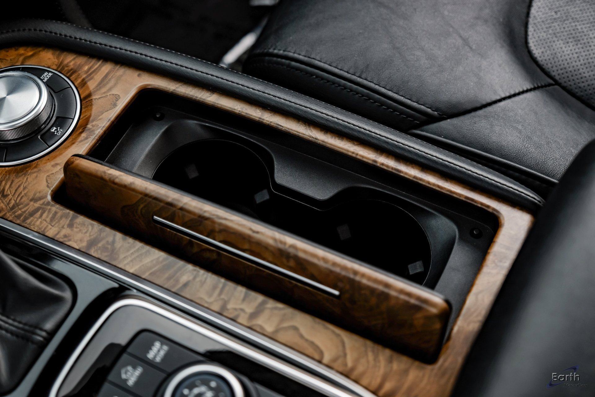 Used 2021 Nissan Armada SL w/ Captain's Chairs Package image 53