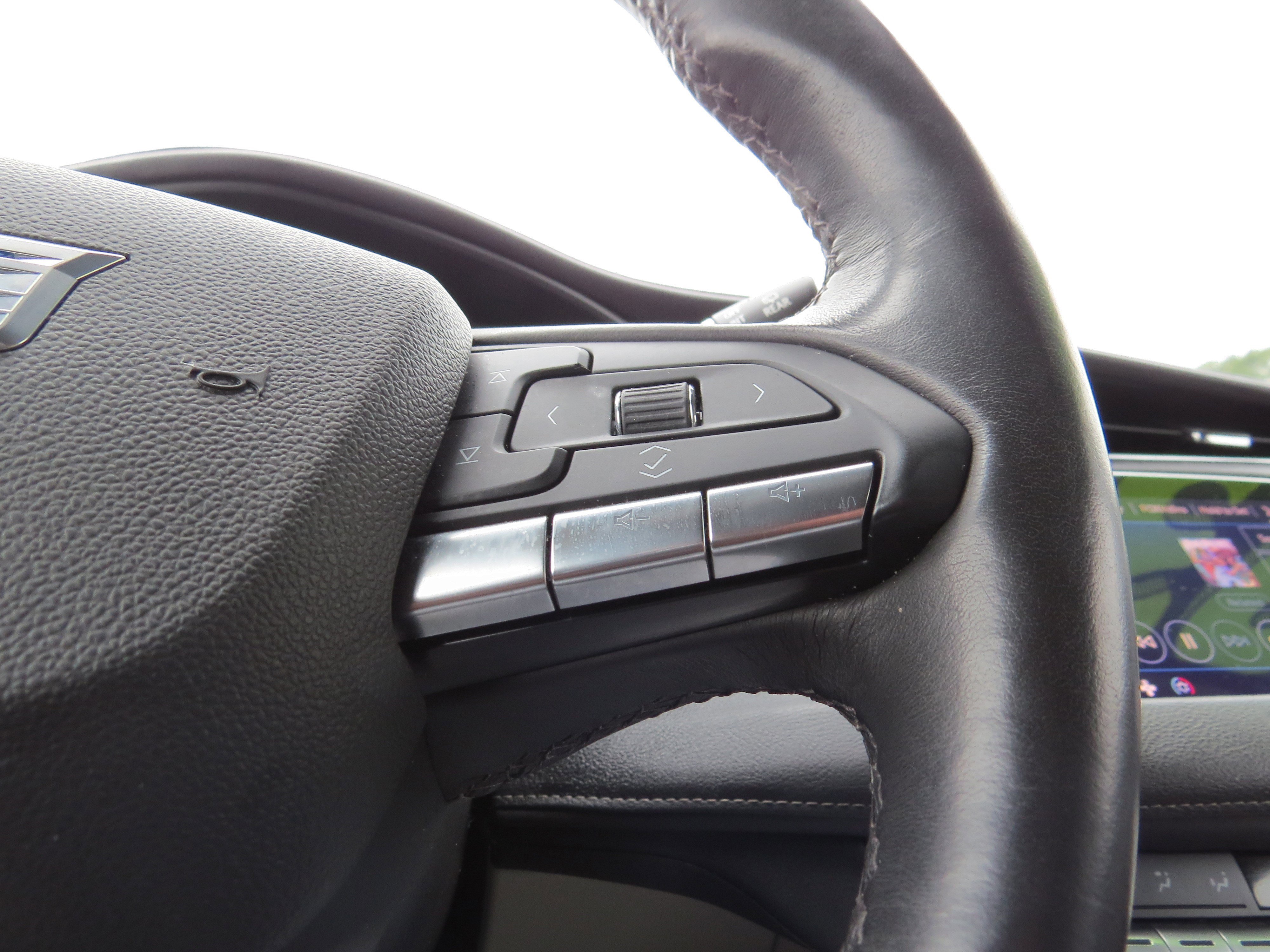 Certified 2023 Cadillac XT4 Luxury w/ Cold Weather Package image 25