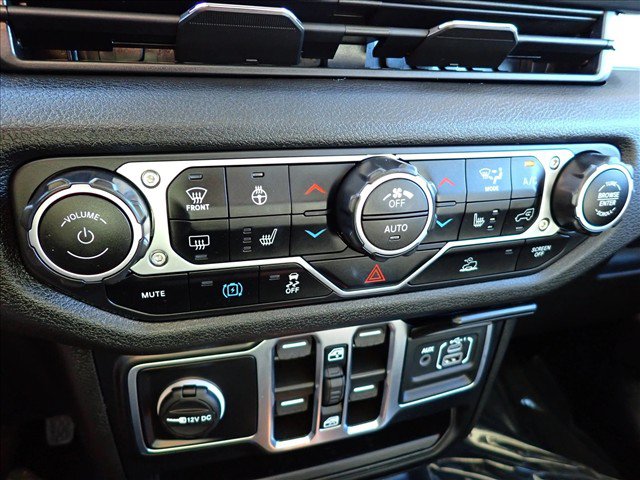 Used 2024 Jeep Wrangler Unlimited w/ Convenience Group AWD/4WD image 18