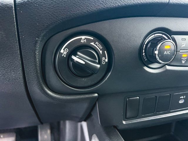 Used 2023 Nissan Frontier SV image 21