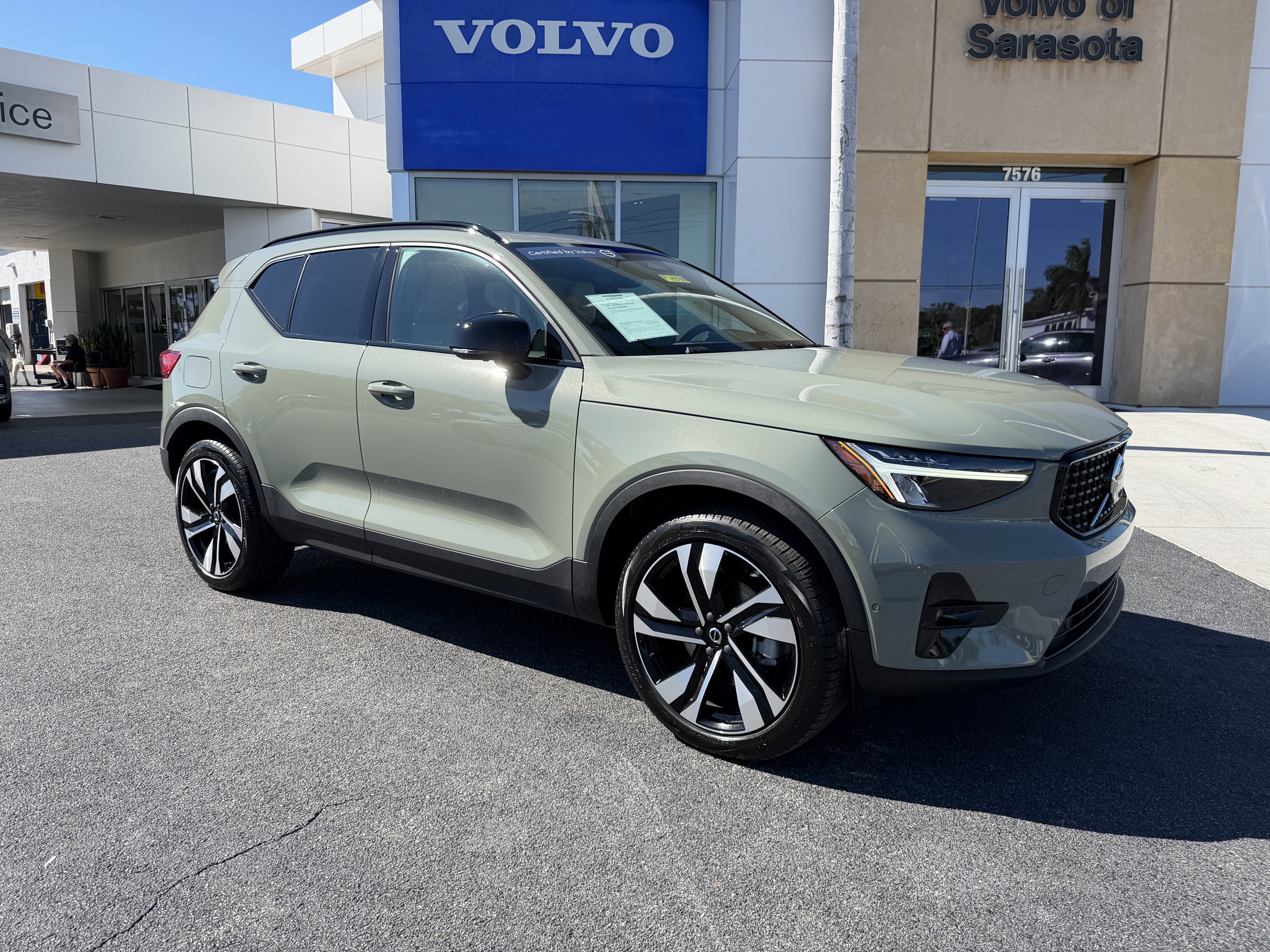 Certified 2024 Volvo XC40 B5 Plus w/ Protection Package Premier