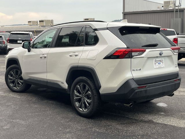 Used 2022 Toyota RAV4 XLE Premium AWD/4WD image 6