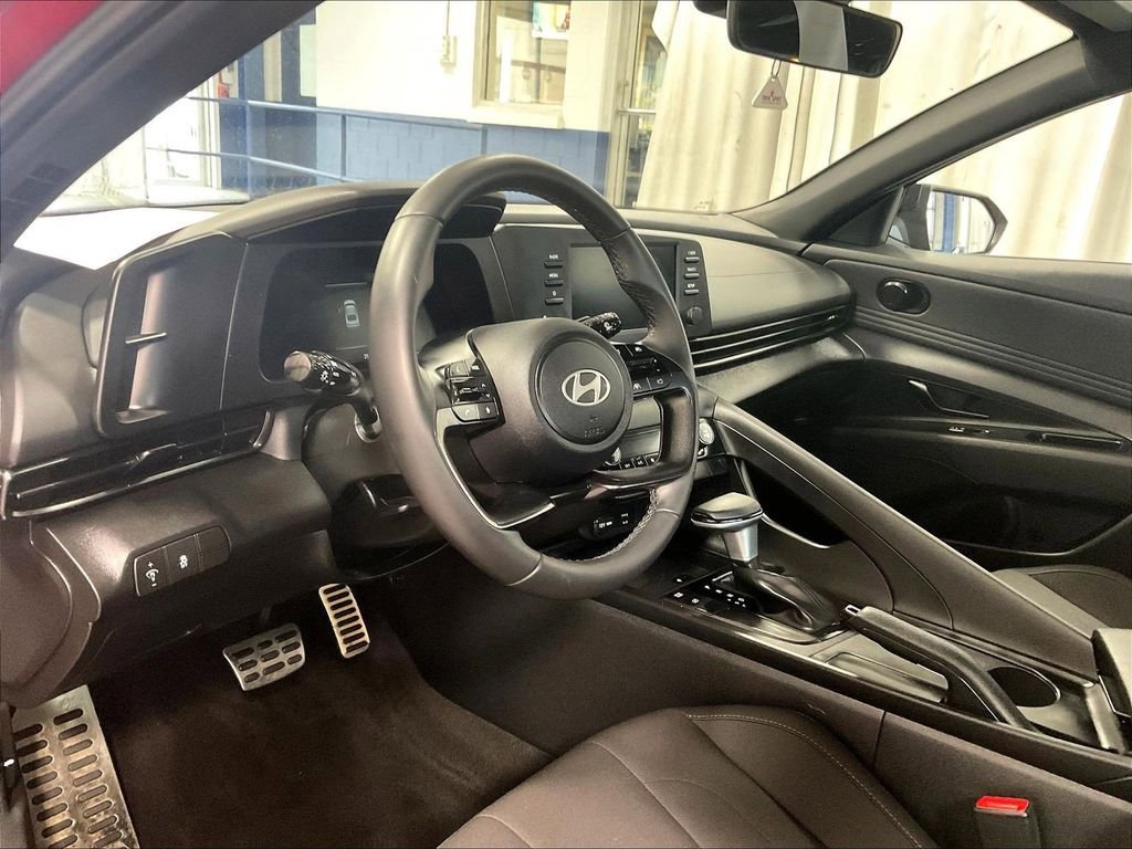 Certified 2025 Hyundai Elantra Sport FWD image 8