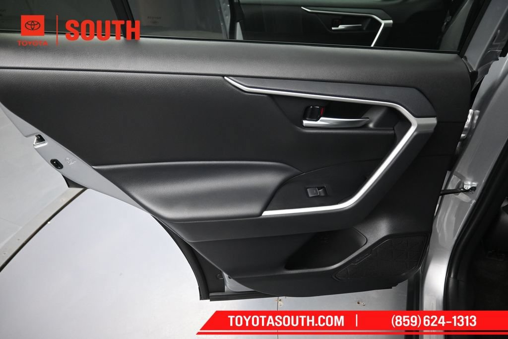 Used 2025 Toyota RAV4 XLE AWD/4WD image 26