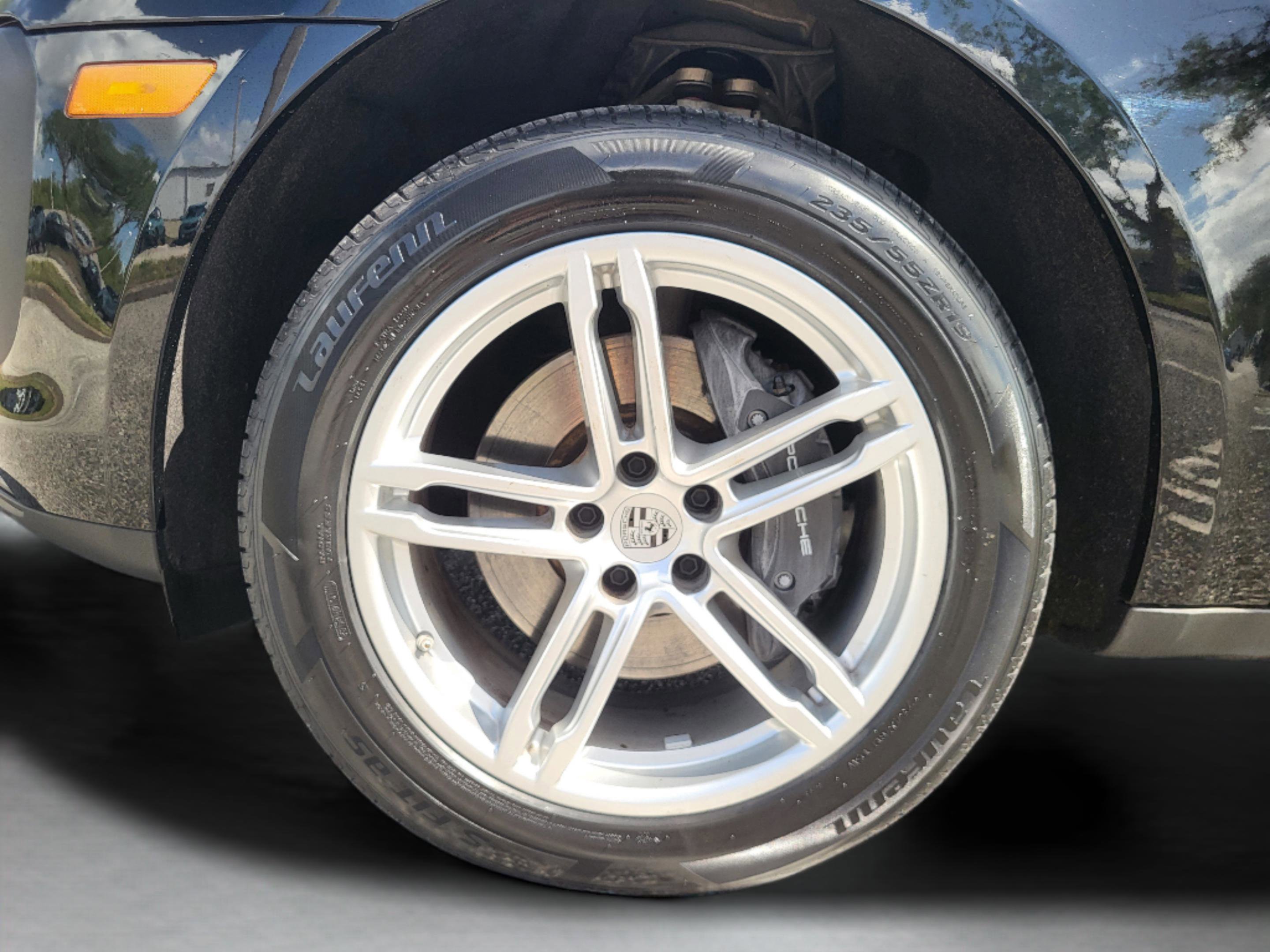 Used 2023 Porsche Macan AWD/4WD image 9