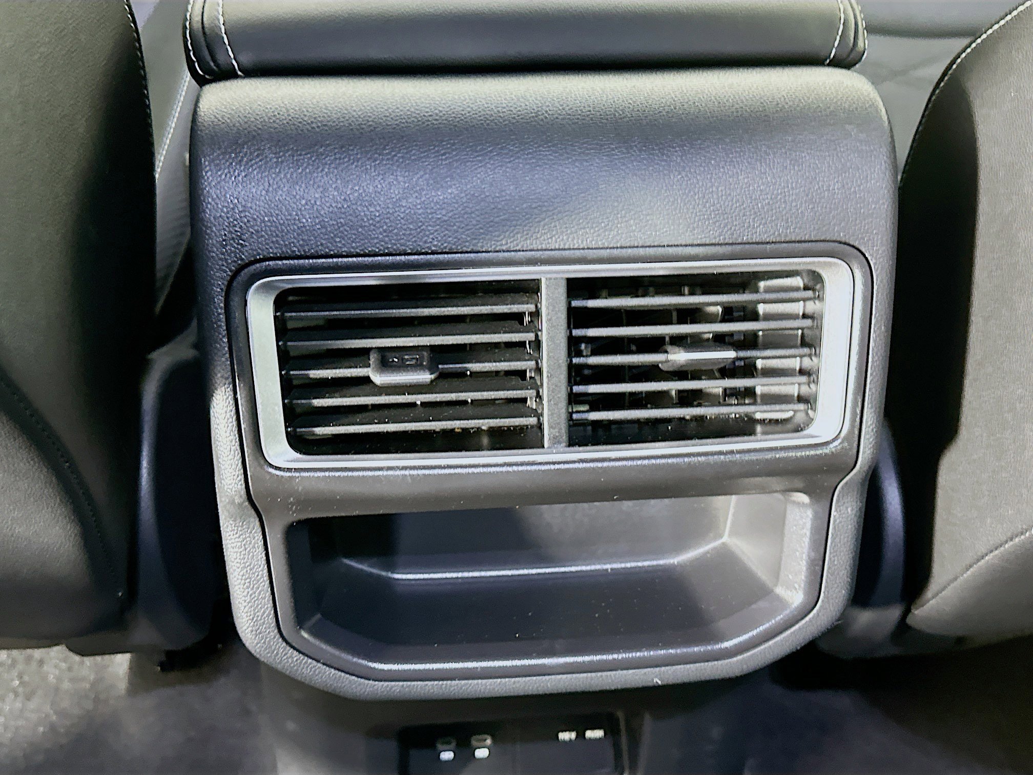 Used 2025 Volkswagen Atlas Cross Sport SE image 27